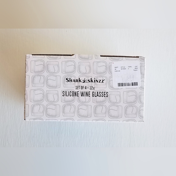 Shark Skinzz Set of 4 Silicone Wine Glasses - Picture 6 of 8